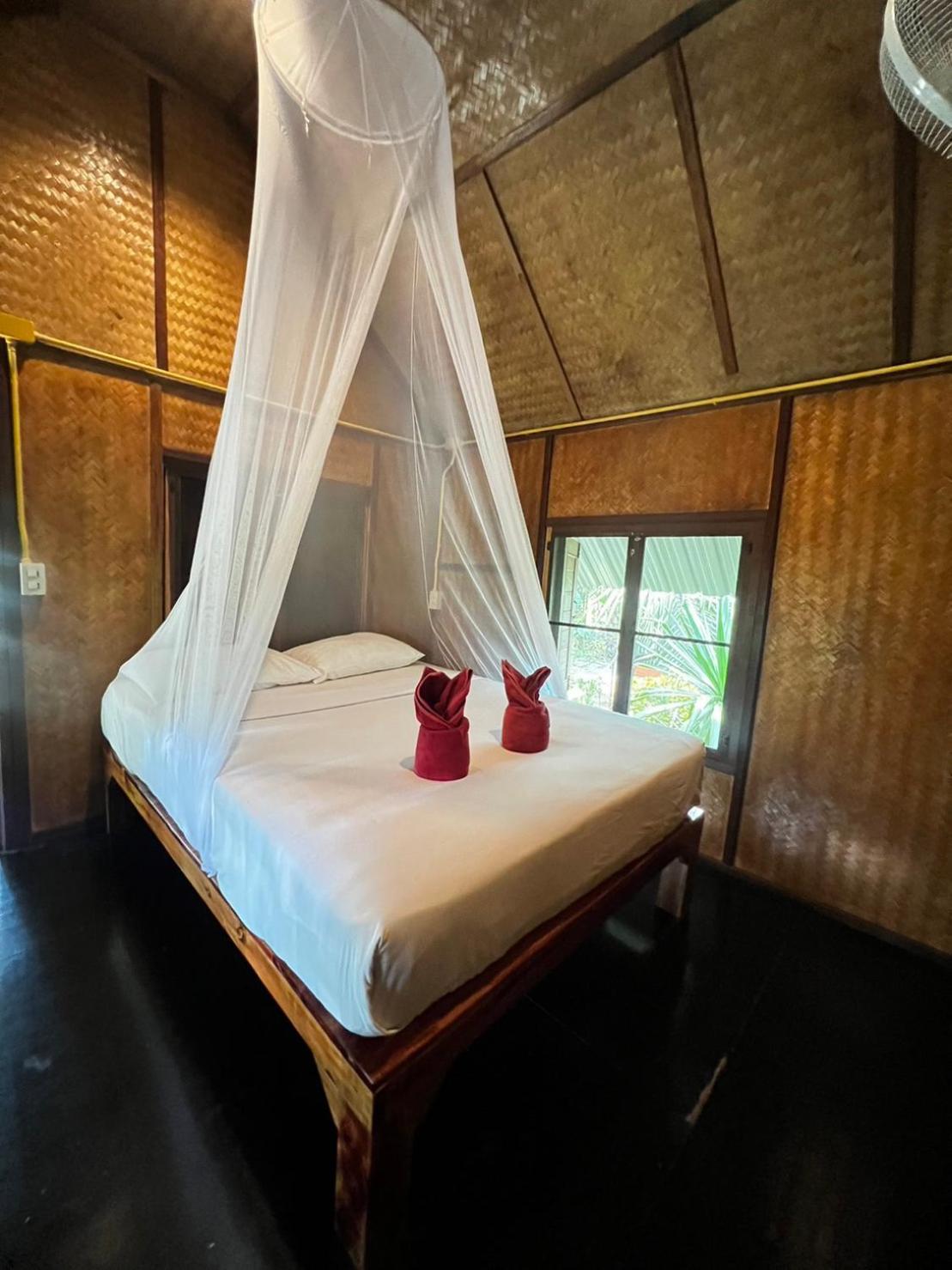 Station touristique Khaosok Bamboo Huts Khao Sok National Park